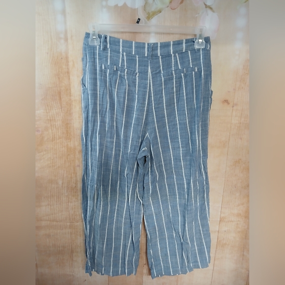 Universal Thread Blue and White Striped Capris - Picture 4 of 5
